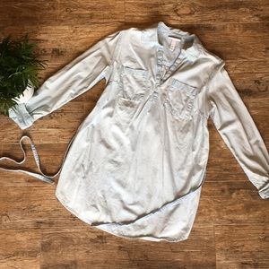 🌻 Liz Lange Chambray Maternity Tunic